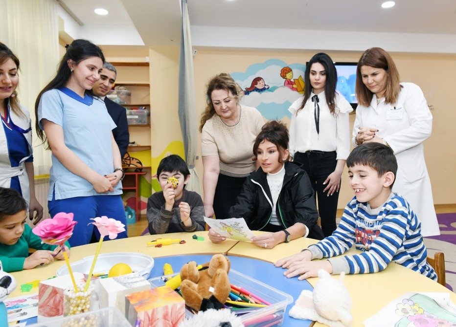 Birinci vitse-prezident Mehriban Əliyeva Bakıdakı Uşaq Psixonevroloji Mərkəzində olub