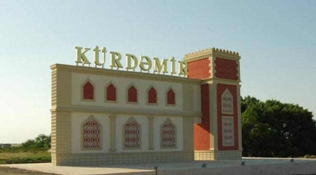 Səhiyyə naziri Oqtay Şirəliyev Kürdəmirdə vətəndaşları qəbul edib