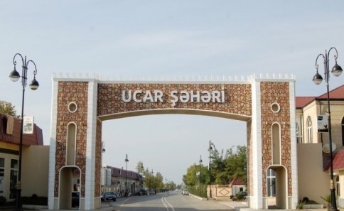Səhiyyə naziri Oqtay Şirəliyev Ucarda vətəndaşları qəbul etdi