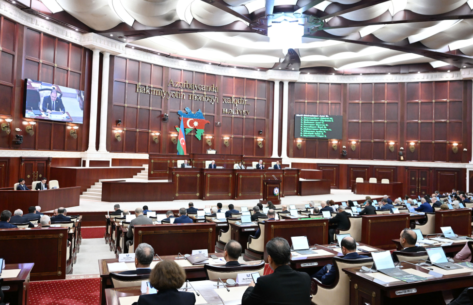 Milli Məclis səhiyyə ilə bağlı qanunlara dəyişiklikləri müzakirə etdi