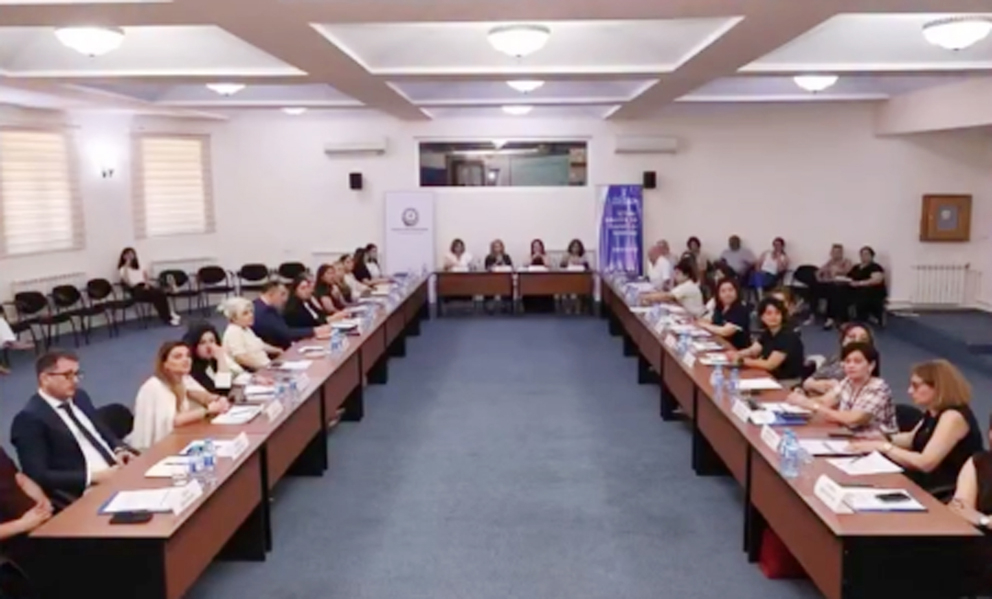 Uşaqların peyvəndlə əhatə olunmasına dair dəyirmi masa keçirilib